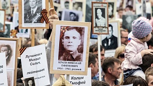 «Смотри в глаза солдата...» Бессмертный полк-2017 в Челябинске собрал около 80 тысяч человек